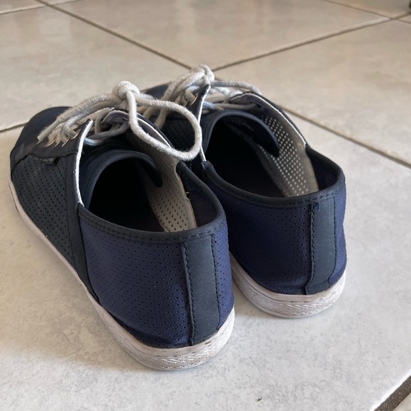 Tommy Hilfiger Navy Perforated Sneaker size 10 - Picture 4 of 6
